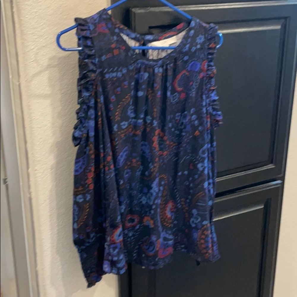 Peekaboo shoulder long sleeve